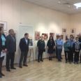 Торжественное открытие выставки Роберта Диамента. Слева направо: директор историко-культурного центра, начальник управления культуры Ленинского района Моисей Исаакович Шамаилов, Андрей Диамент, его мама Эльза Самуиловна Пономарева и его сестра Юлия Дзансолова