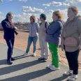 Андрей Диамент с архангелогородцами, пришедшими на открытие выставки «Северные конвои 1941–2026»
