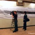Съёмочная группа телеканала «Звезда» возле панорамы конвоя