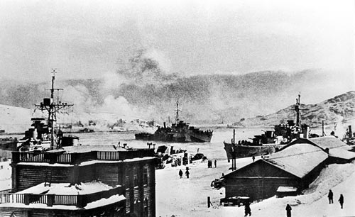 Екатерининская гавань — главная база подводных лодок в г. Полярном. 1943&nbsp;г.. Фото Роберта Диамента из архива А.Л. Диамента