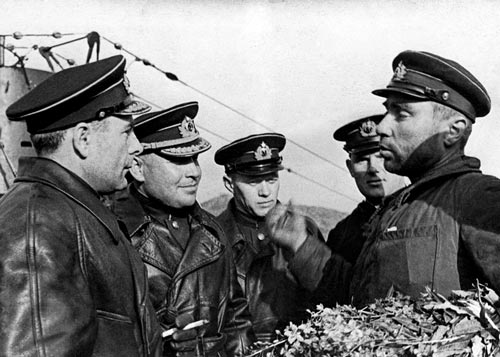 Доклад Героя Советского Союза Н.А. Лунина. Фото Роберта Диамента из архива А.Л. Диамента