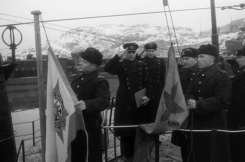 Подъем Краснознаменного флага на подводной лодке «С-51». 1944&nbsp;г.. Фото Роберта Диамента из архива А.Л. Диамента